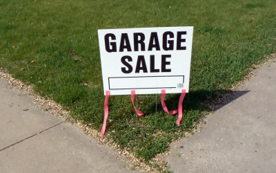 How to Host a Yard Sale Before You Move